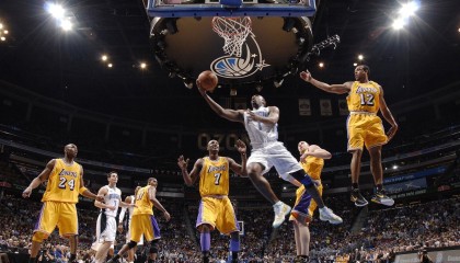 九游中心官网-“武汉马拉松赛道，冠军争夺战一触即发”