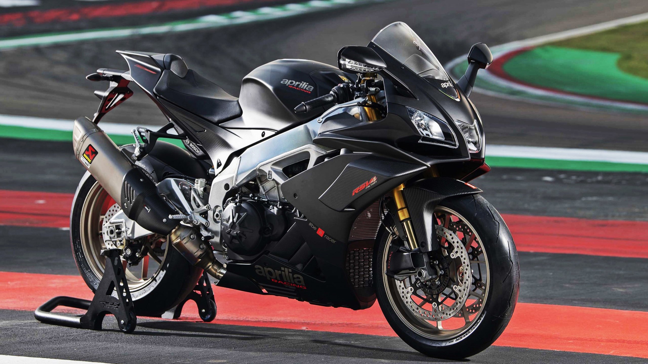 史密斯女子200米蝶泳展现强大心理素质,女子200米蝶泳参赛选手